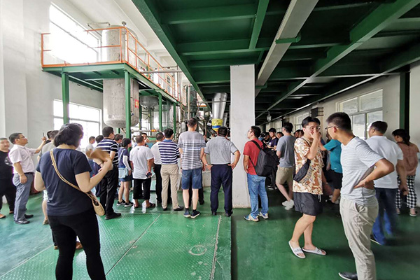 Поздравља лидере и вршњаке да посете и уче